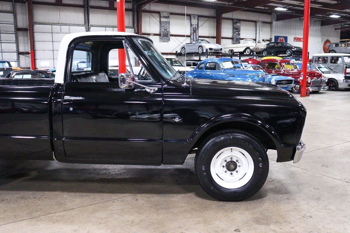 GMC-C2500-Pickup-1967-Black-Black-66472-9