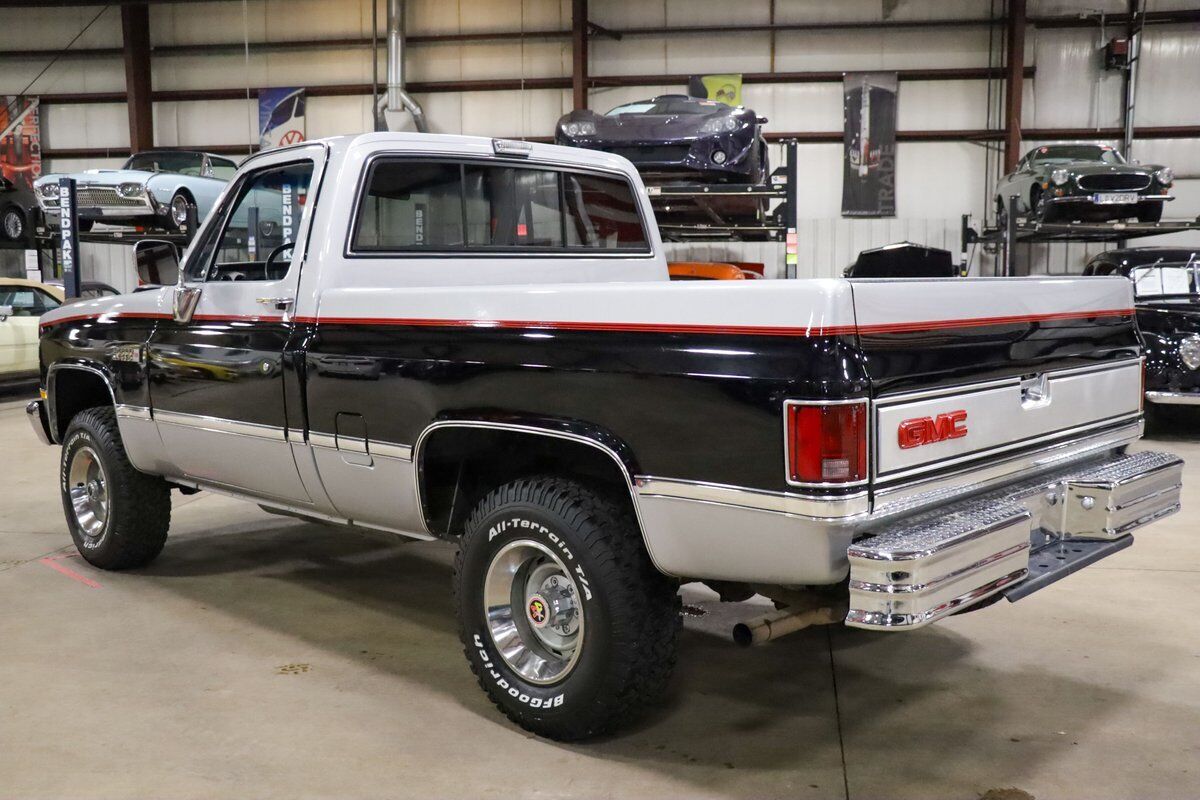 GMC-K1500-1984-Silver-Gray-115364-5