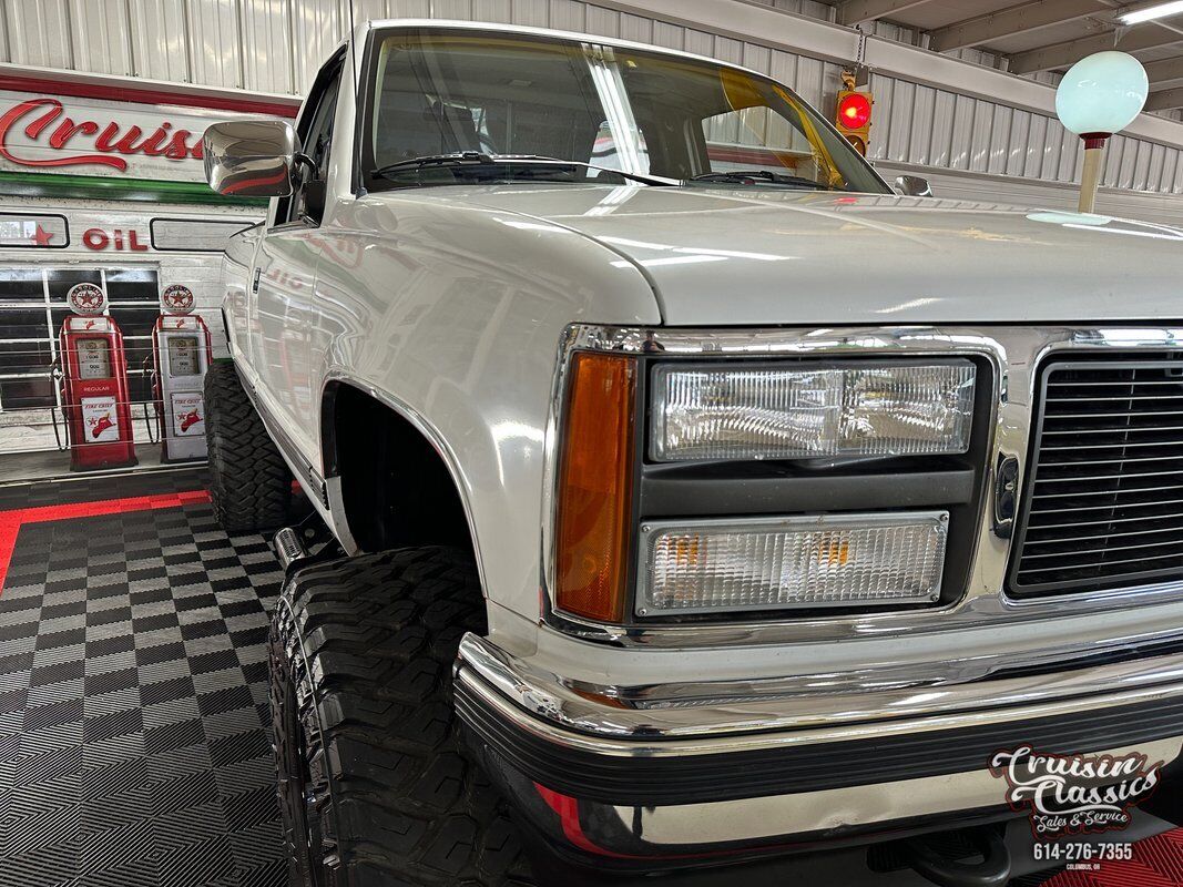 GMC-K1500-1991-White-Gray-279971-3