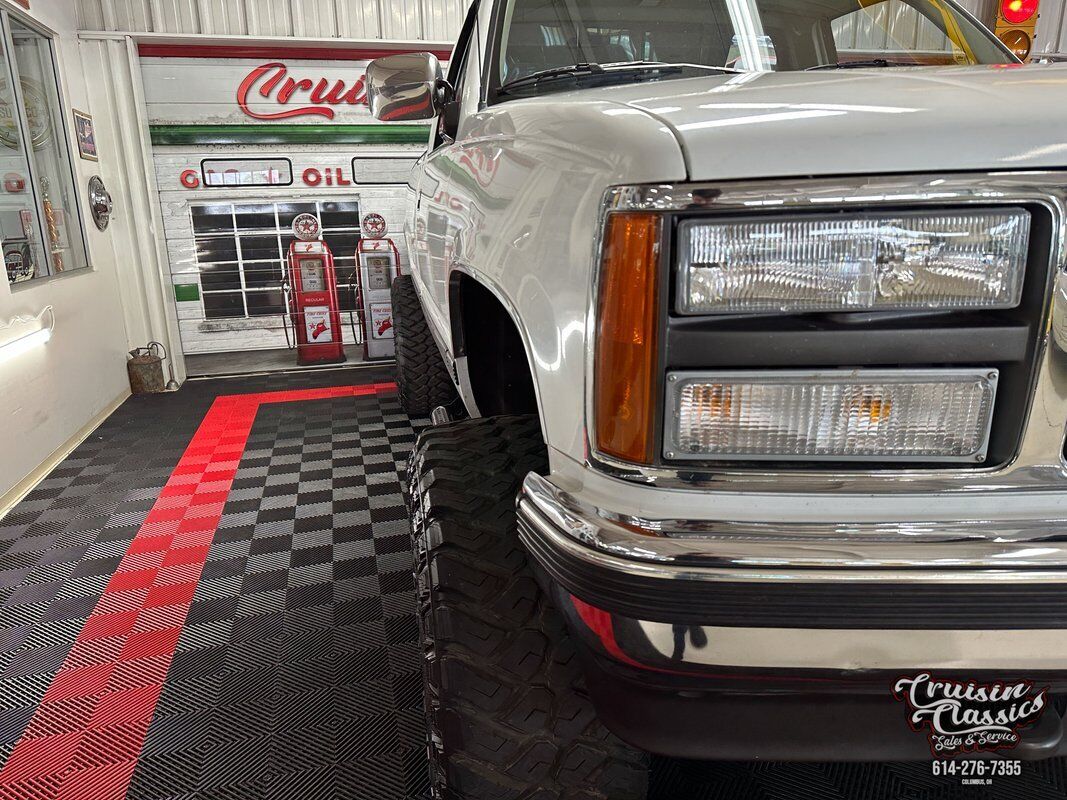 GMC-K1500-1991-White-Gray-279971-4