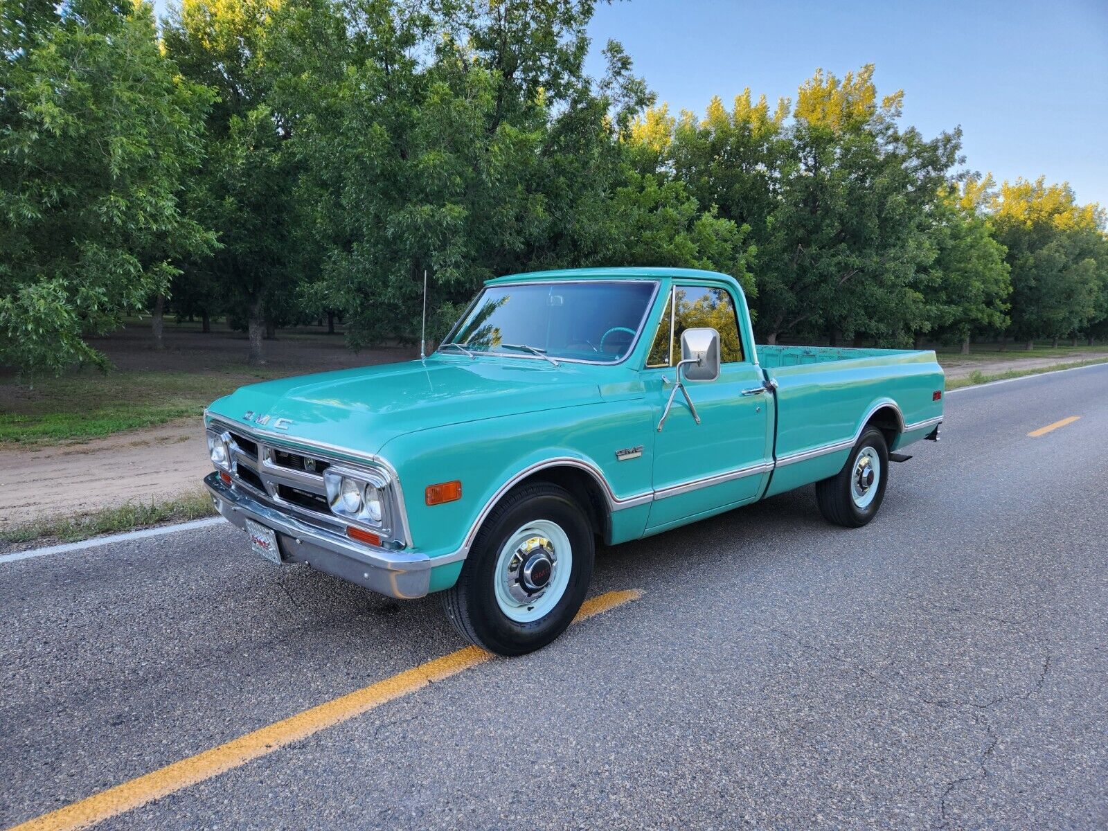 GMC-Other-1968-Teal-TealTan-209537-1