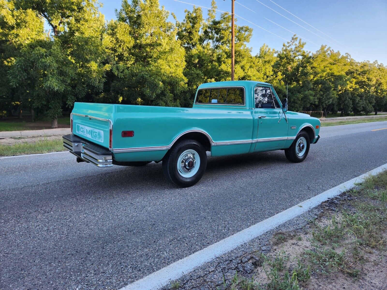 GMC-Other-1968-Teal-TealTan-209537-10