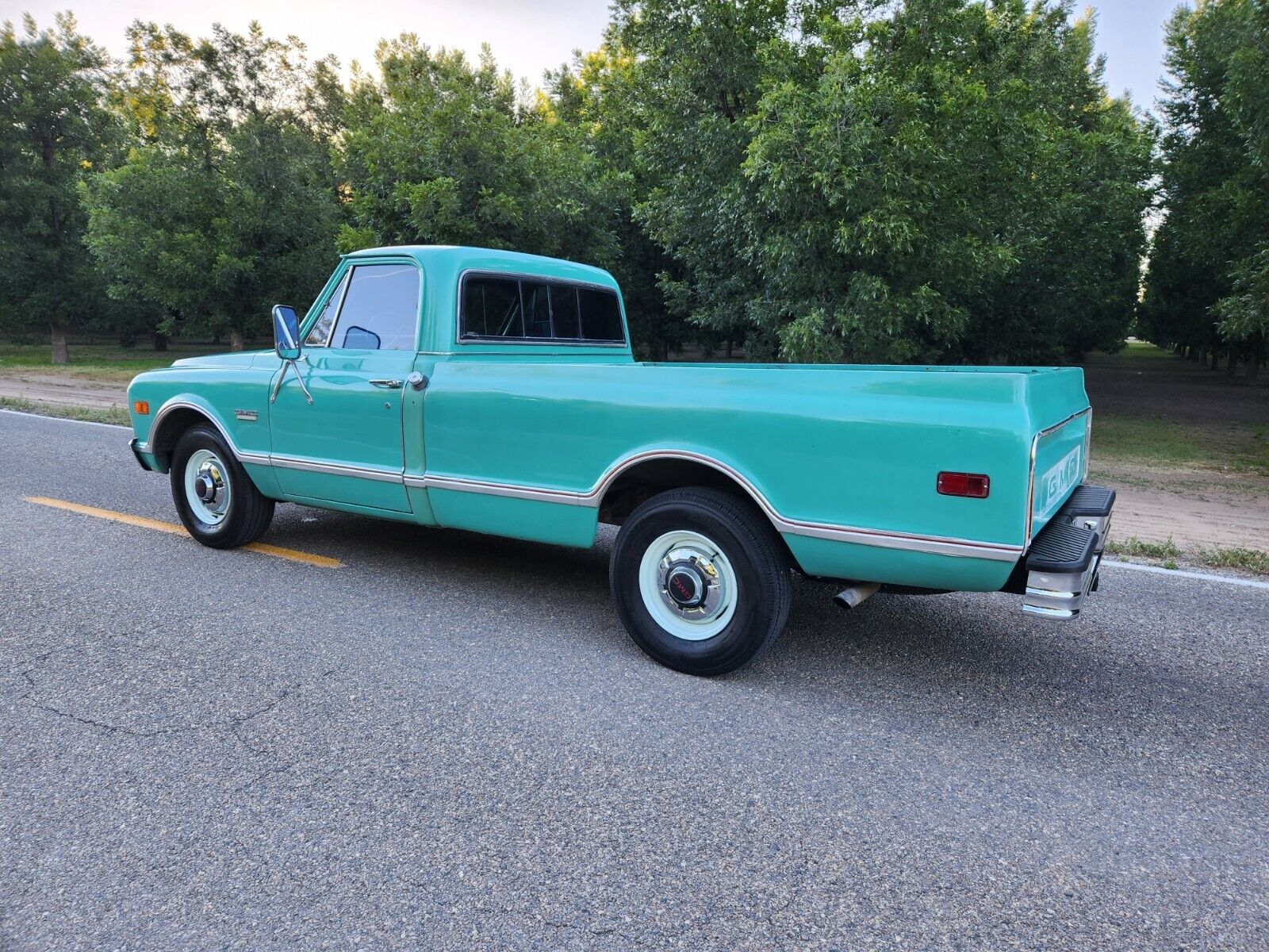 GMC-Other-1968-Teal-TealTan-209537-16