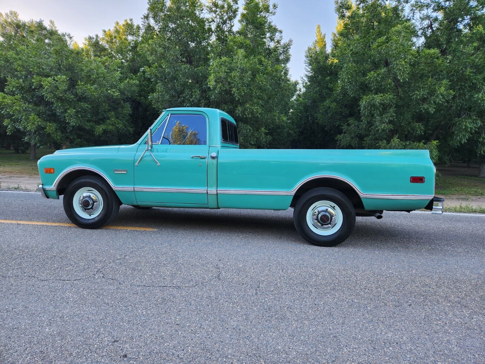 GMC-Other-1968-Teal-TealTan-209537-17