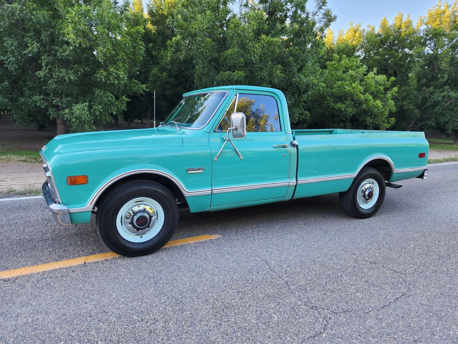 GMC-Other-1968-Teal-TealTan-209537-18