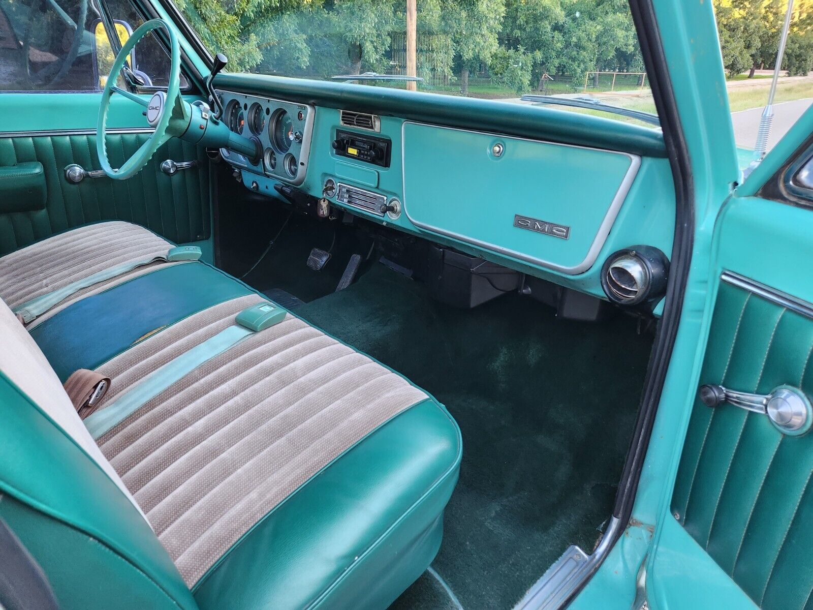 GMC-Other-1968-Teal-TealTan-209537-25