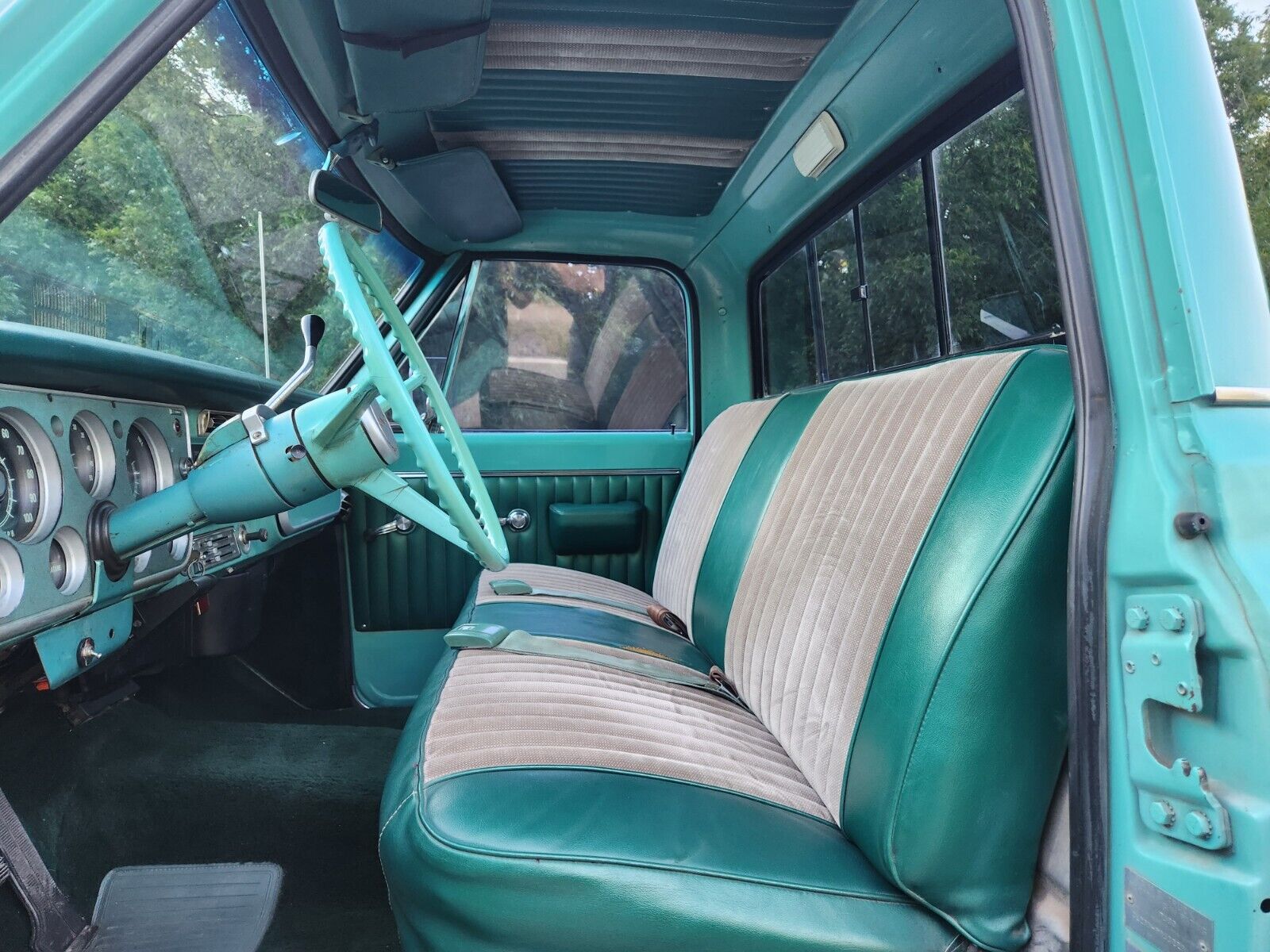 GMC-Other-1968-Teal-TealTan-209537-26