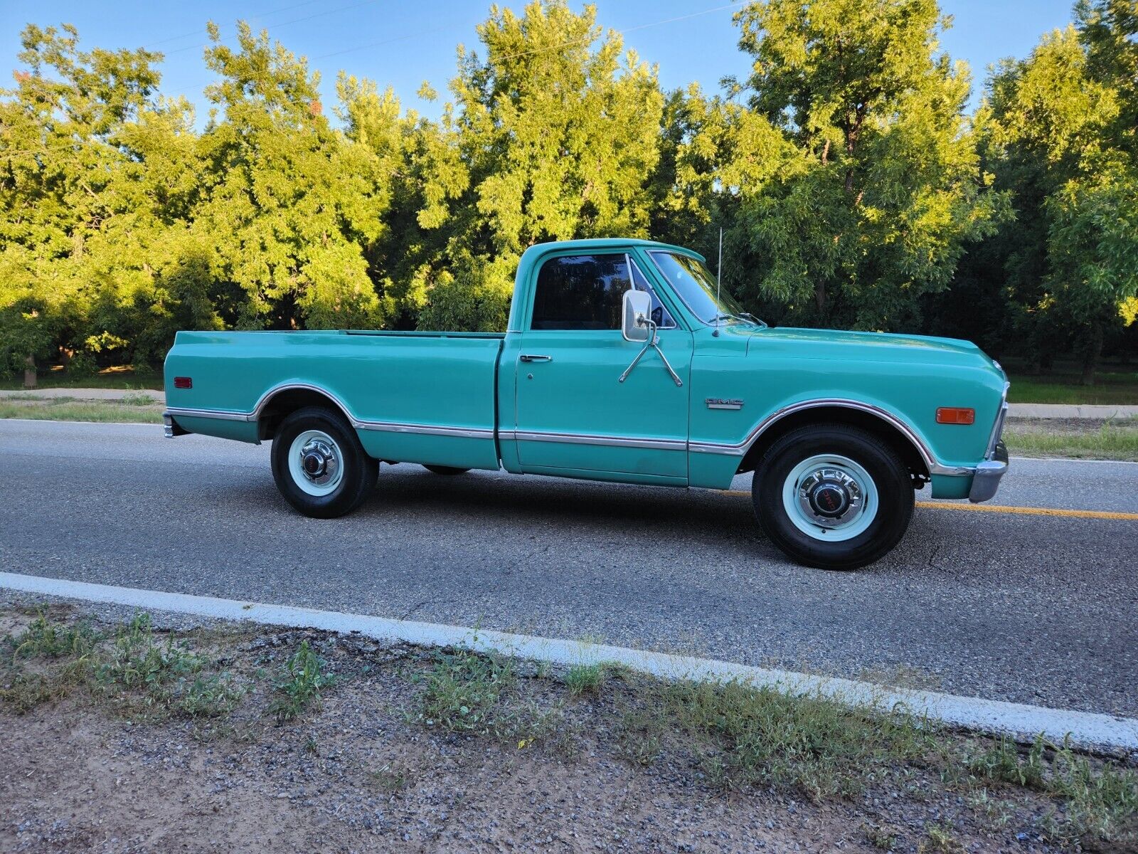 GMC-Other-1968-Teal-TealTan-209537-8