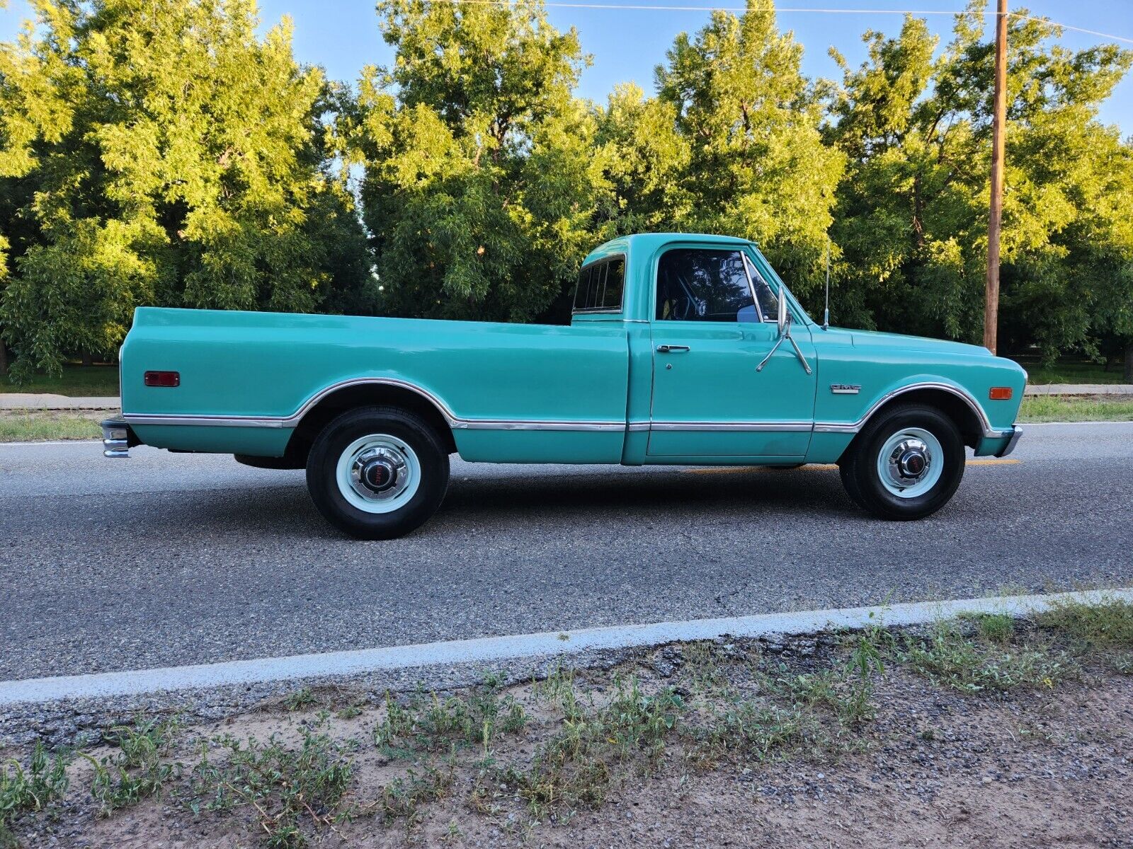 GMC-Other-1968-Teal-TealTan-209537-9