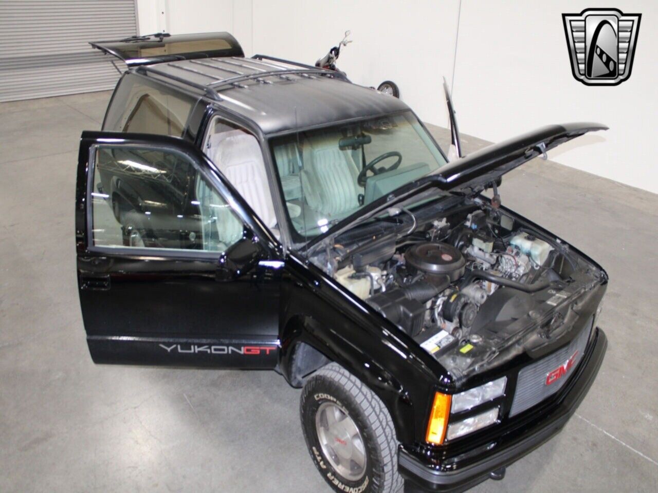 GMC-Yukon-Pickup-1993-Black-Gray-189240-11