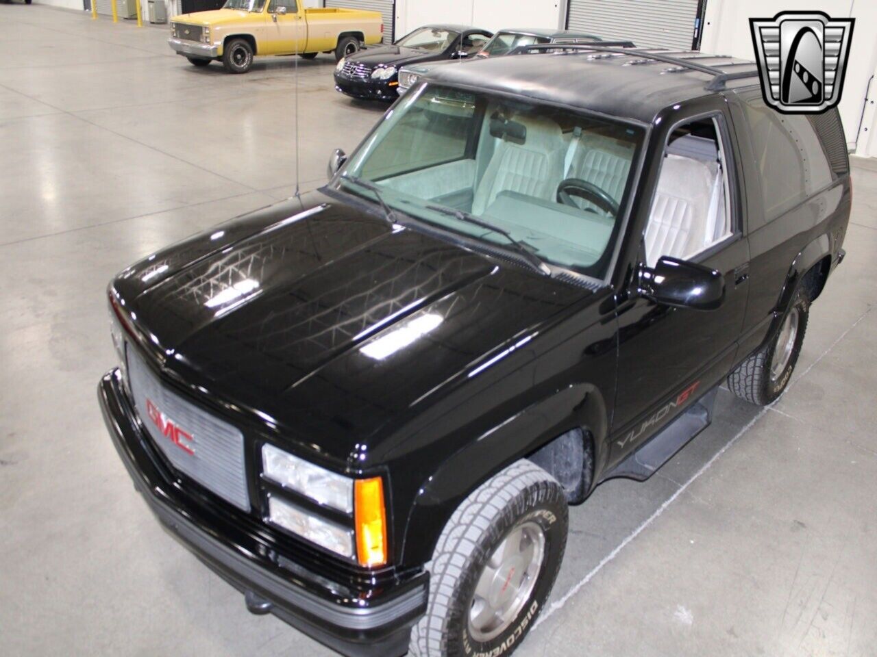 GMC-Yukon-Pickup-1993-Black-Gray-189240-3