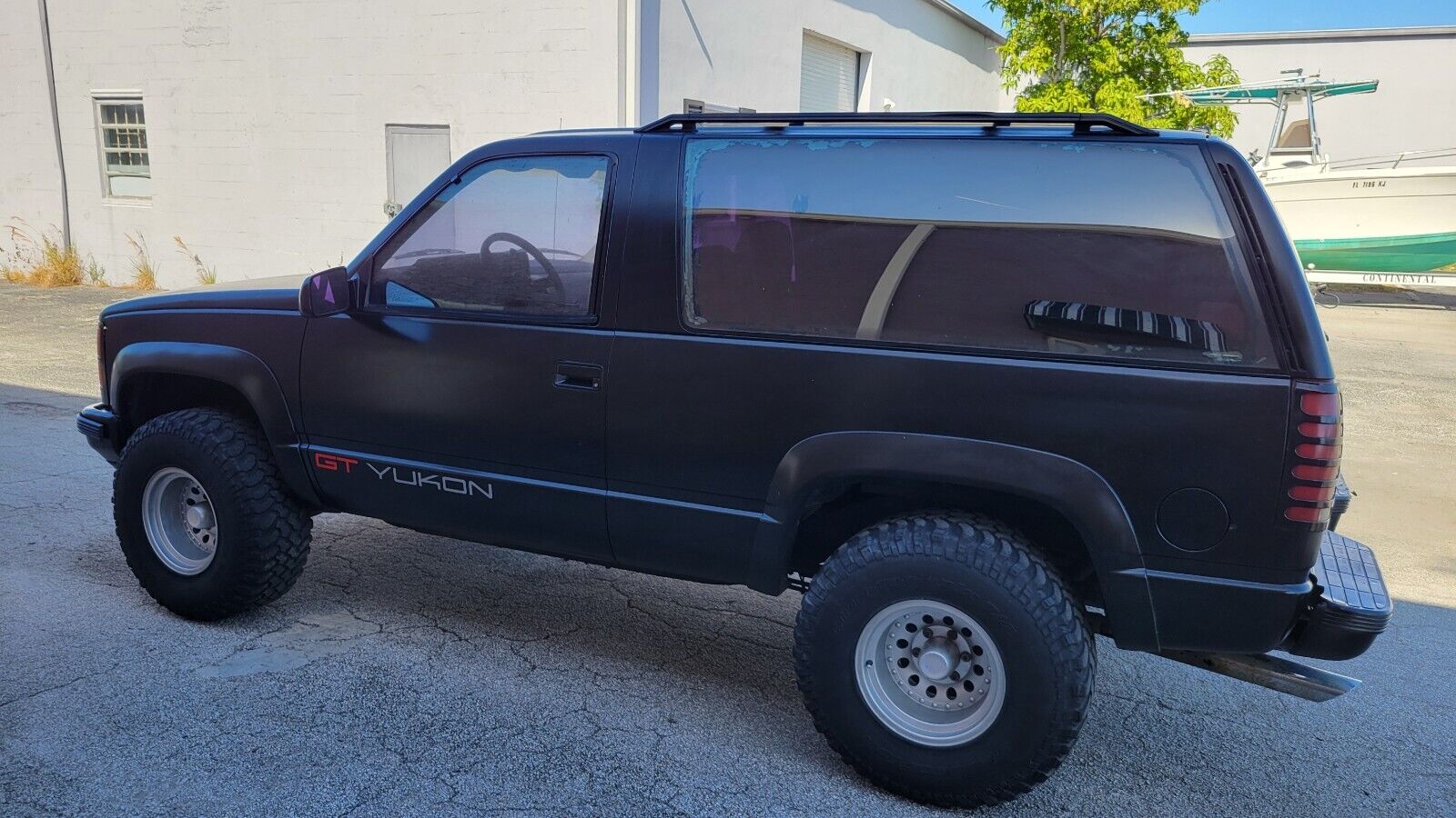 GMC-Yukon-SUV-1994-Black-Gray-215652-10