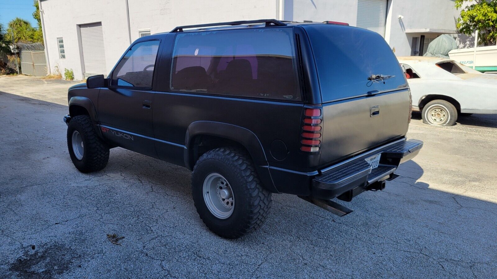 GMC-Yukon-SUV-1994-Black-Gray-215652-9