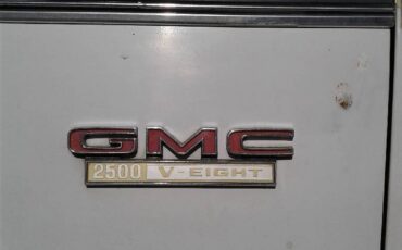 Gmc-2500-v-eight-1971-2