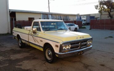 Gmc-2500-v-eight-1971-5