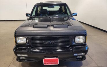 Gmc-Jimmy-typhoon-1993-black-145267-1