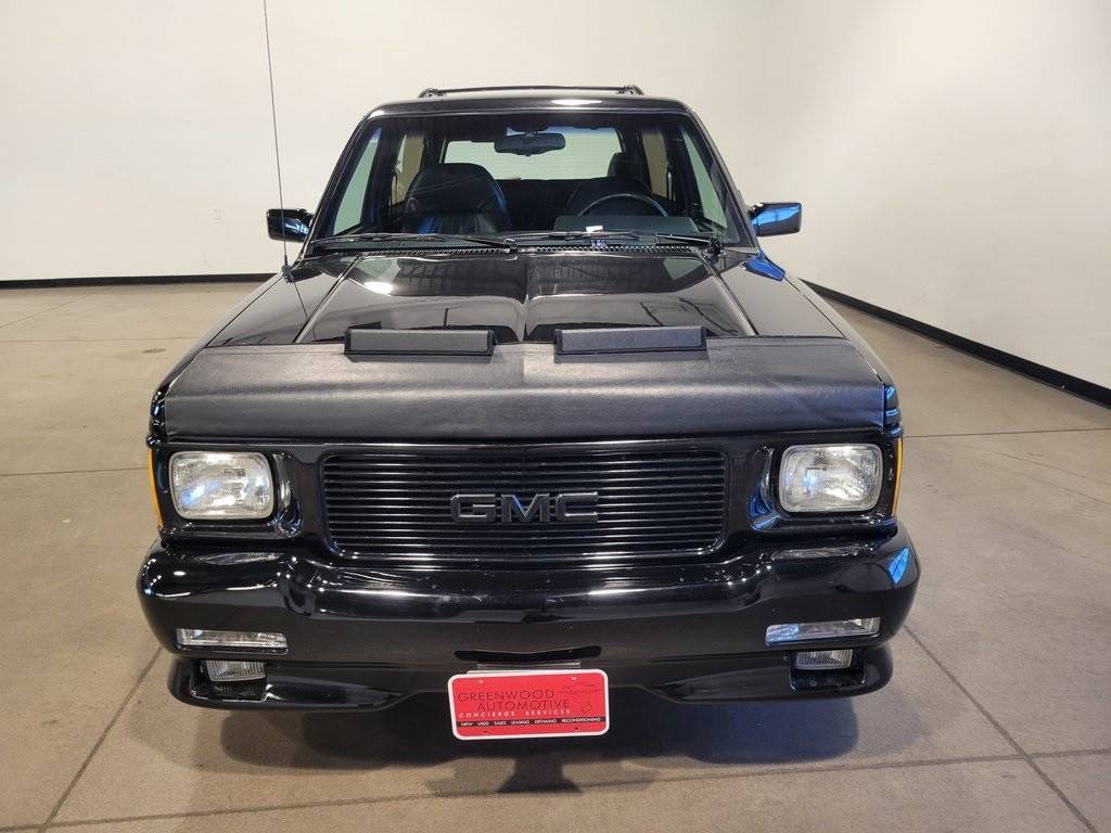 Gmc-Jimmy-typhoon-1993-black-145267-1