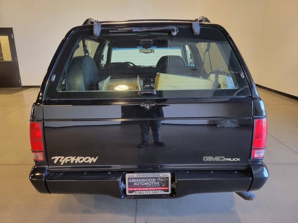 Gmc-Jimmy-typhoon-1993-black-145267-4