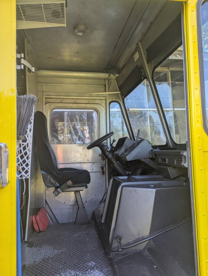 Gmc-Stepvan-1995-yellow-238182-1