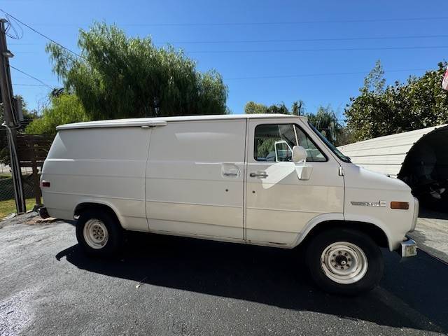 Gmc-Van-vendura-1992-white-321870-1