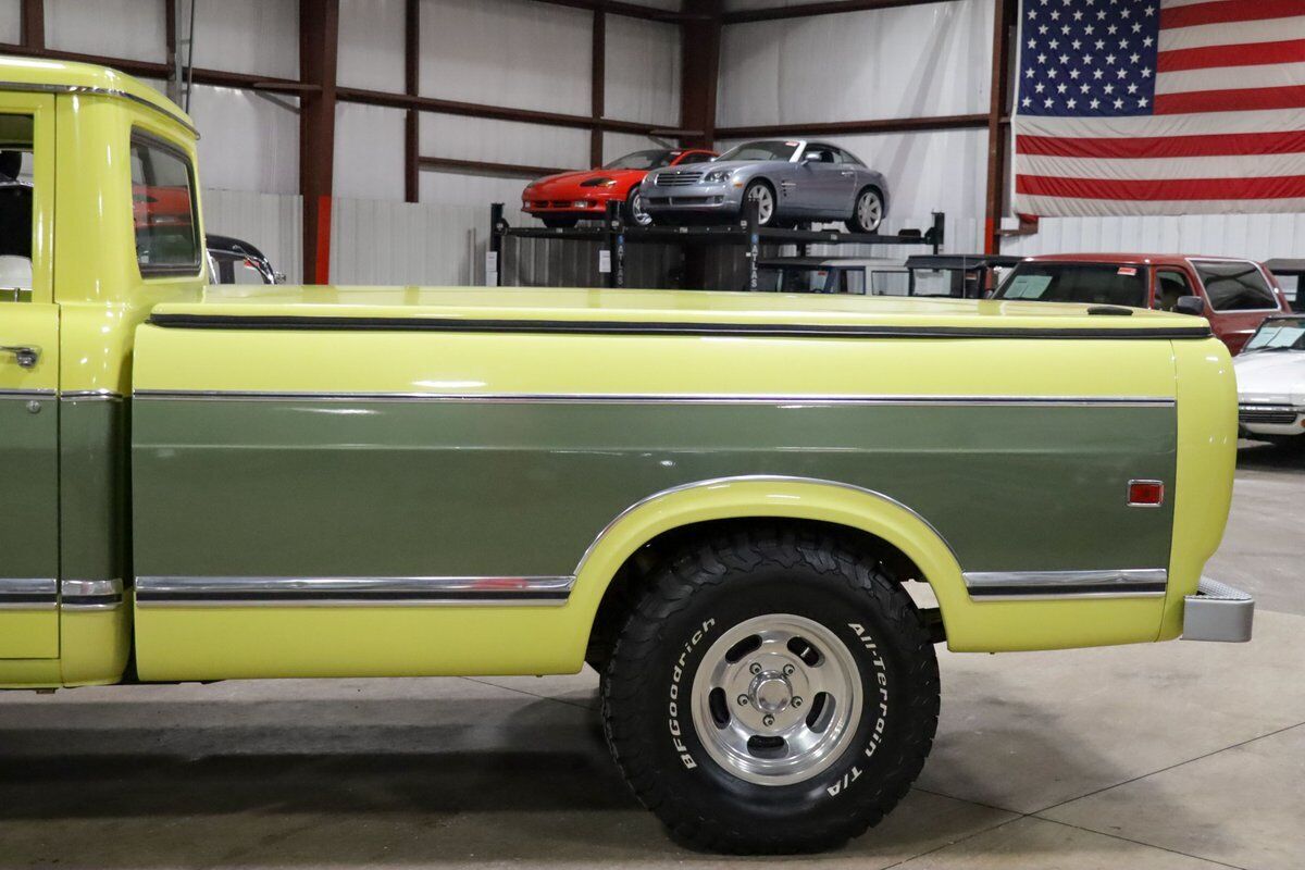 International-Harvester-100-1974-Yellow-Tan-122236-4