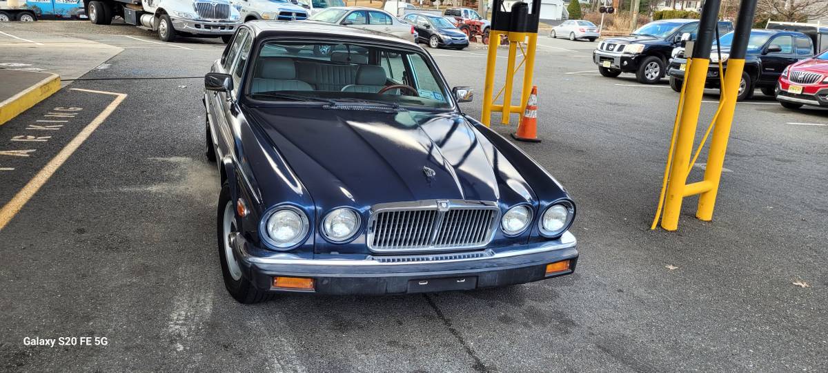 Jaguar-1985-blue-128747-3