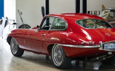 Jaguar-E-Type-1968-21