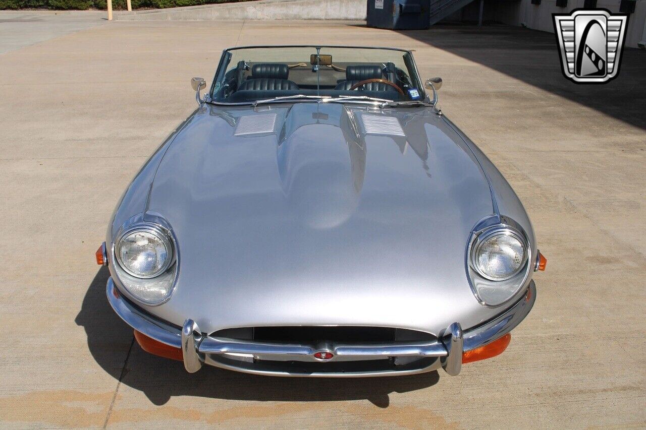 Jaguar-E-Type-1969-Gray-Black-108413-32