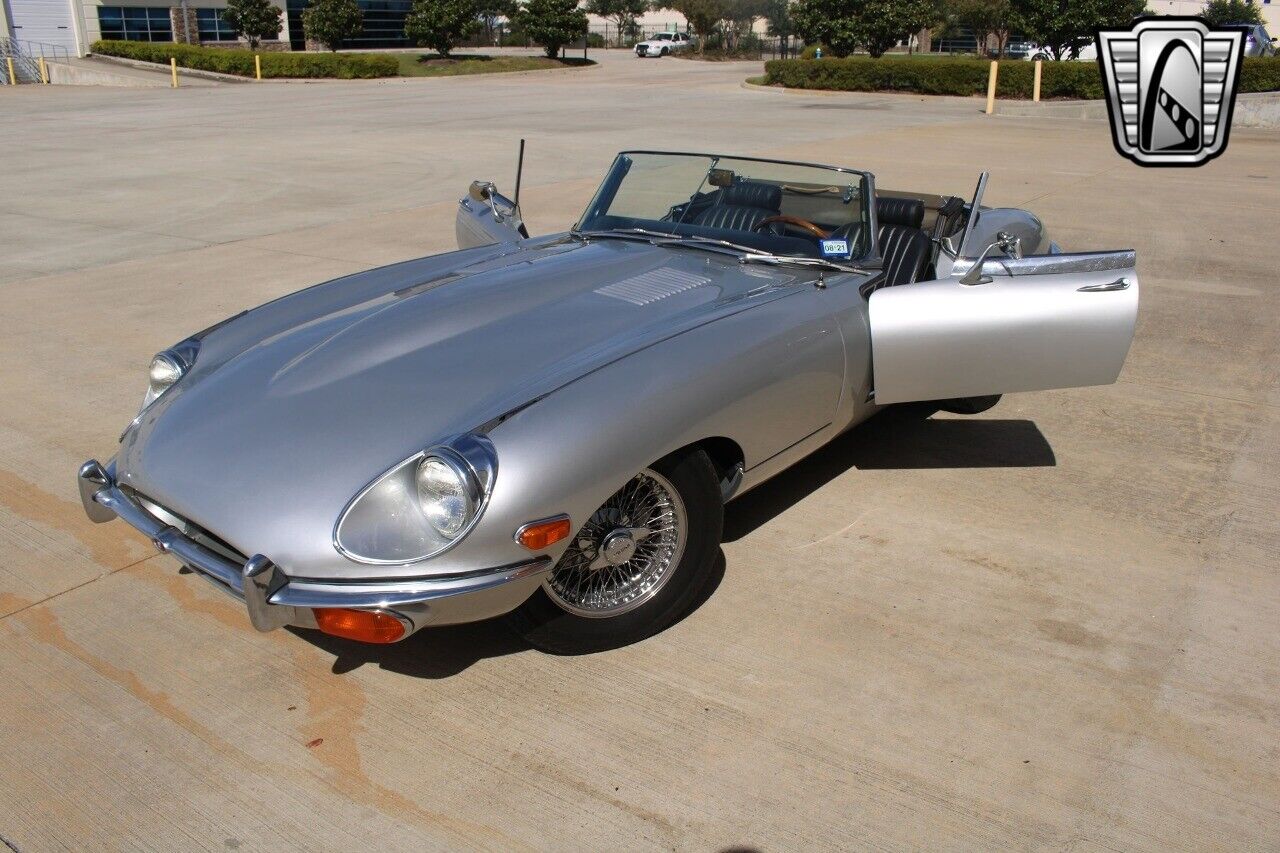 Jaguar-E-Type-1969-Gray-Black-108413-34