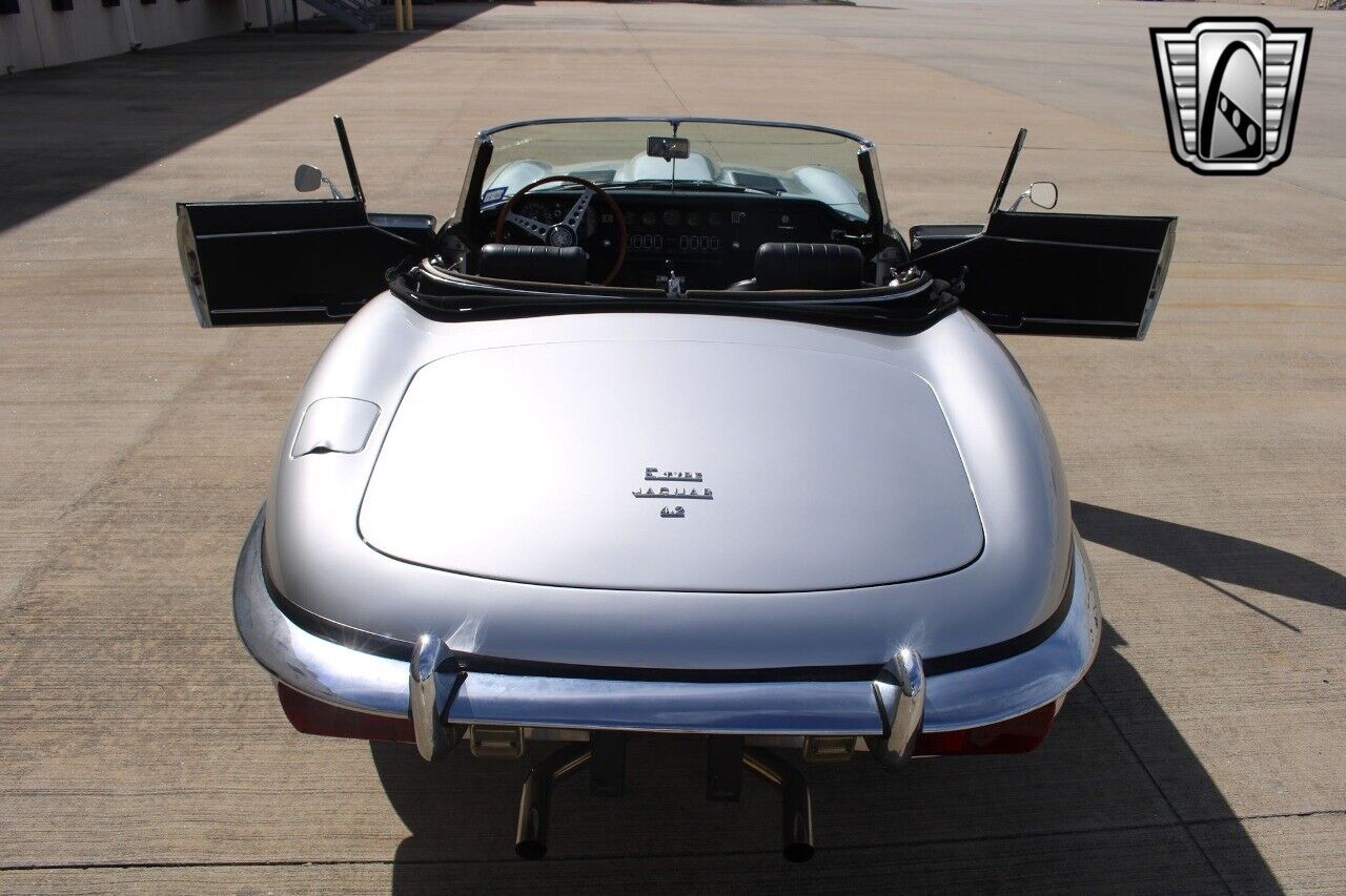 Jaguar-E-Type-1969-Gray-Black-108413-36