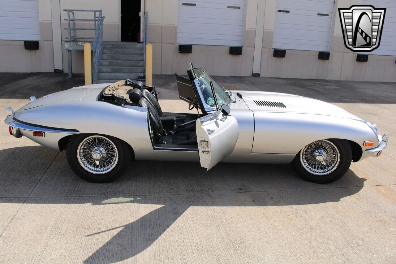 Jaguar-E-Type-1969-Gray-Black-108413-37