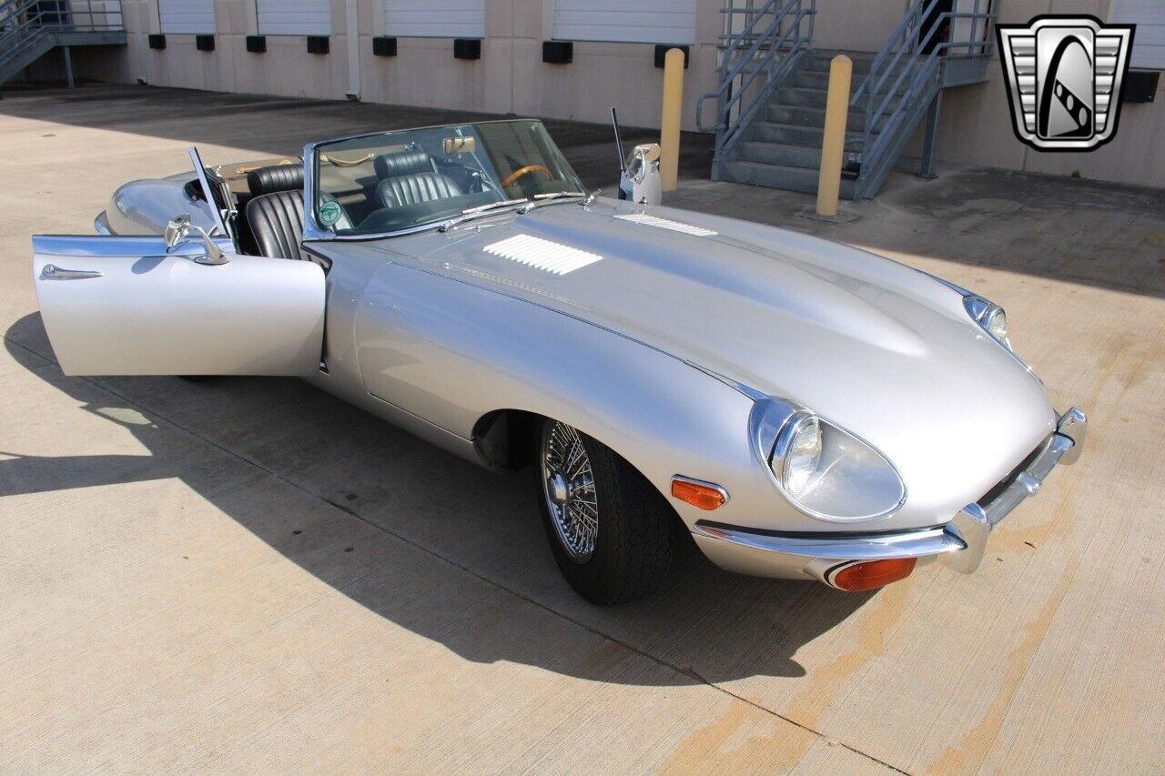 Jaguar-E-Type-1969-Gray-Black-108413-38