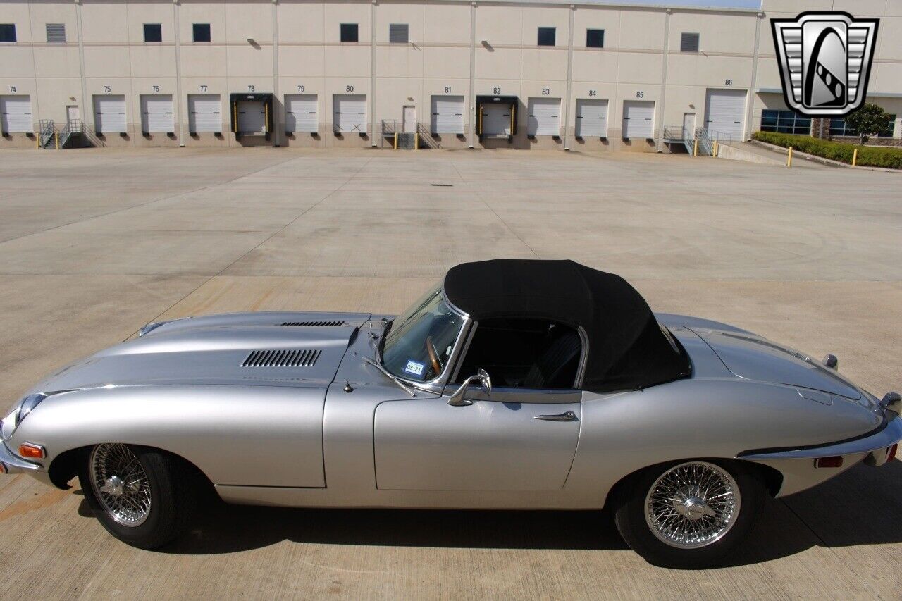 Jaguar-E-Type-1969-Gray-Black-108413-39