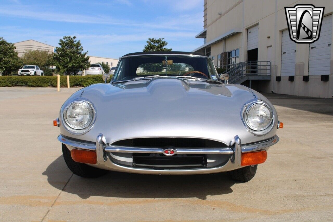 Jaguar-E-Type-1969-Gray-Black-108413-6