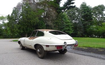 Jaguar-E-Type-1971-4