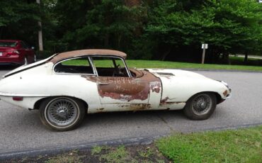 Jaguar-E-Type-1971-6