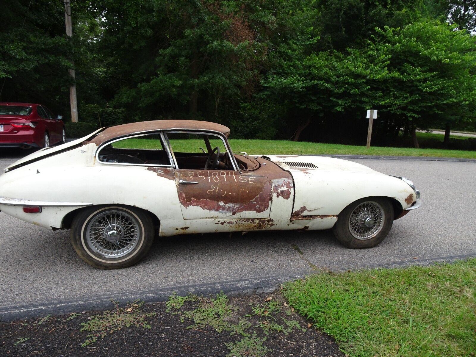 Jaguar-E-Type-1971-6