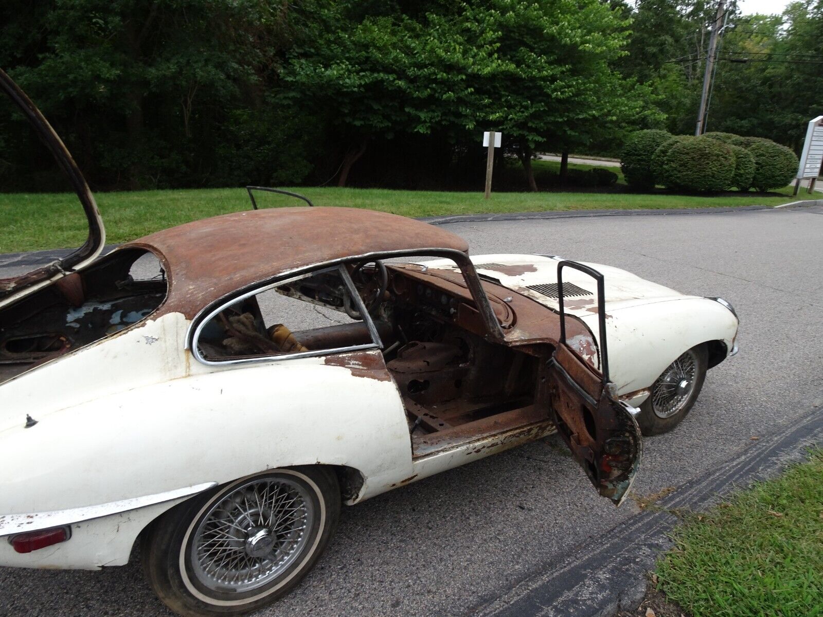 Jaguar-E-Type-1971-8