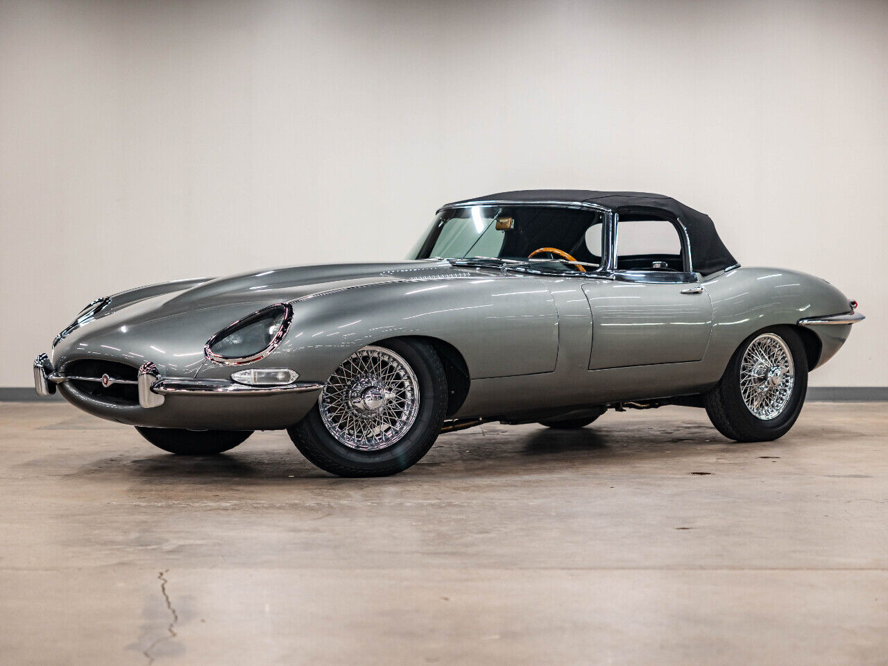 Jaguar-E-Type-Cabriolet-1967-12