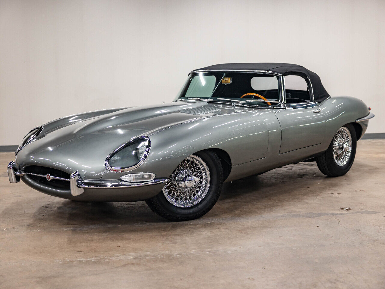 Jaguar-E-Type-Cabriolet-1967-13