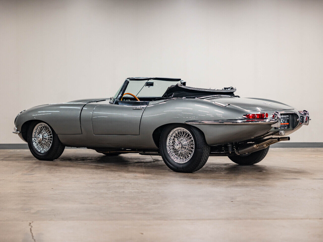 Jaguar-E-Type-Cabriolet-1967-24