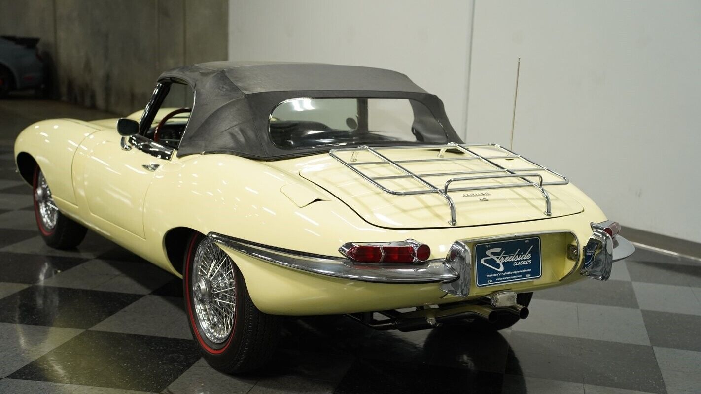 Jaguar-E-Type-Cabriolet-1968-8