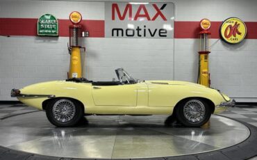 Jaguar-E-Type-Cabriolet-1968-Yellow-Black-90197-7