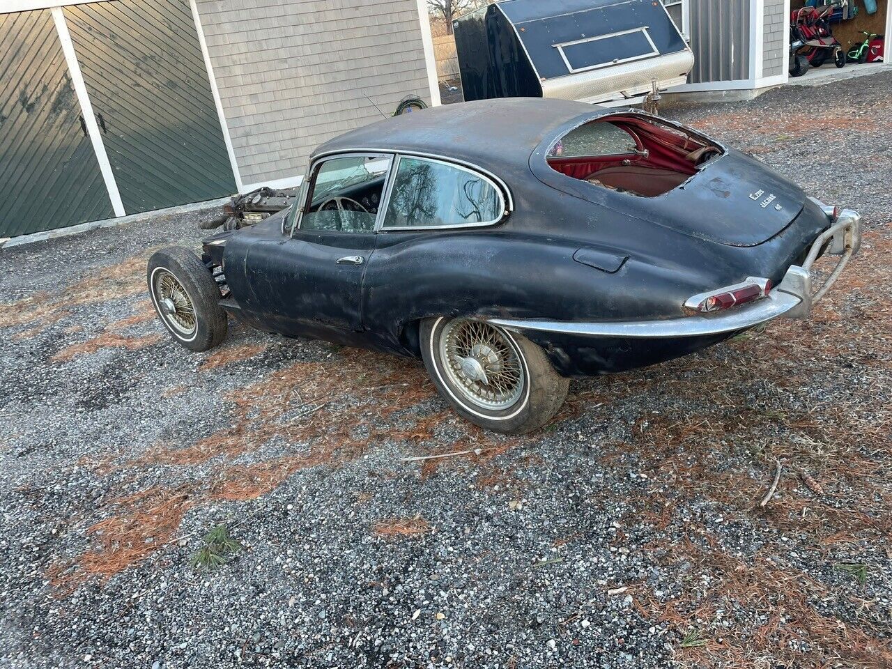 Jaguar-E-Type-Coupe-1965-3