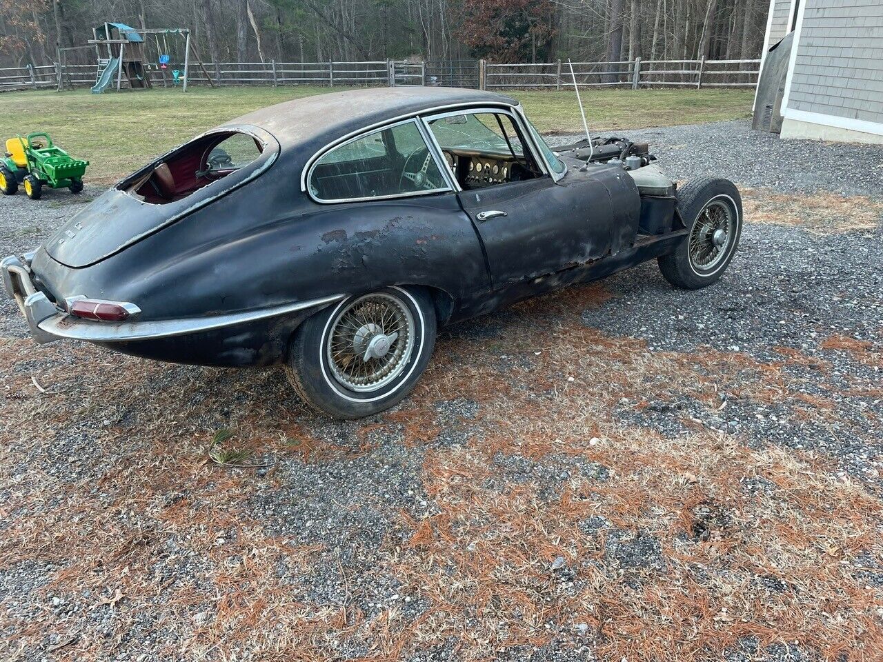 Jaguar-E-Type-Coupe-1965-7