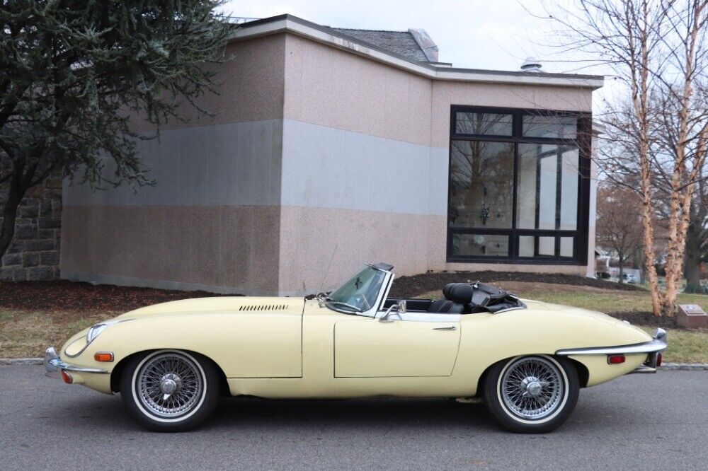 Jaguar-E-Type-Series-II-1969-3