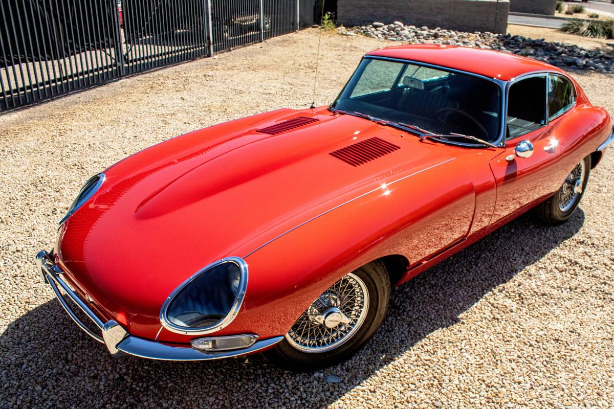 Jaguar-E-type-1966-1