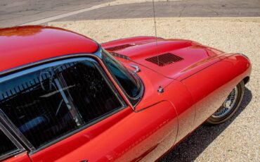 Jaguar-E-type-1966-4