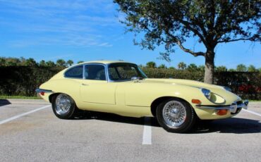 Jaguar-S-2-XKE-4.2-fixed-head-coupe-1970-2