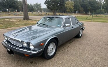 Jaguar-Vanden-plas-1989-392679-1